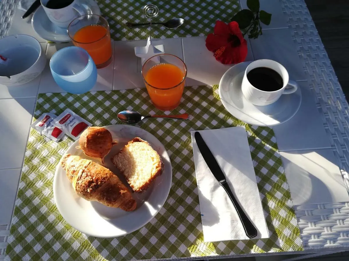 شيا B&B Tanit فندق مبيت وإفطار